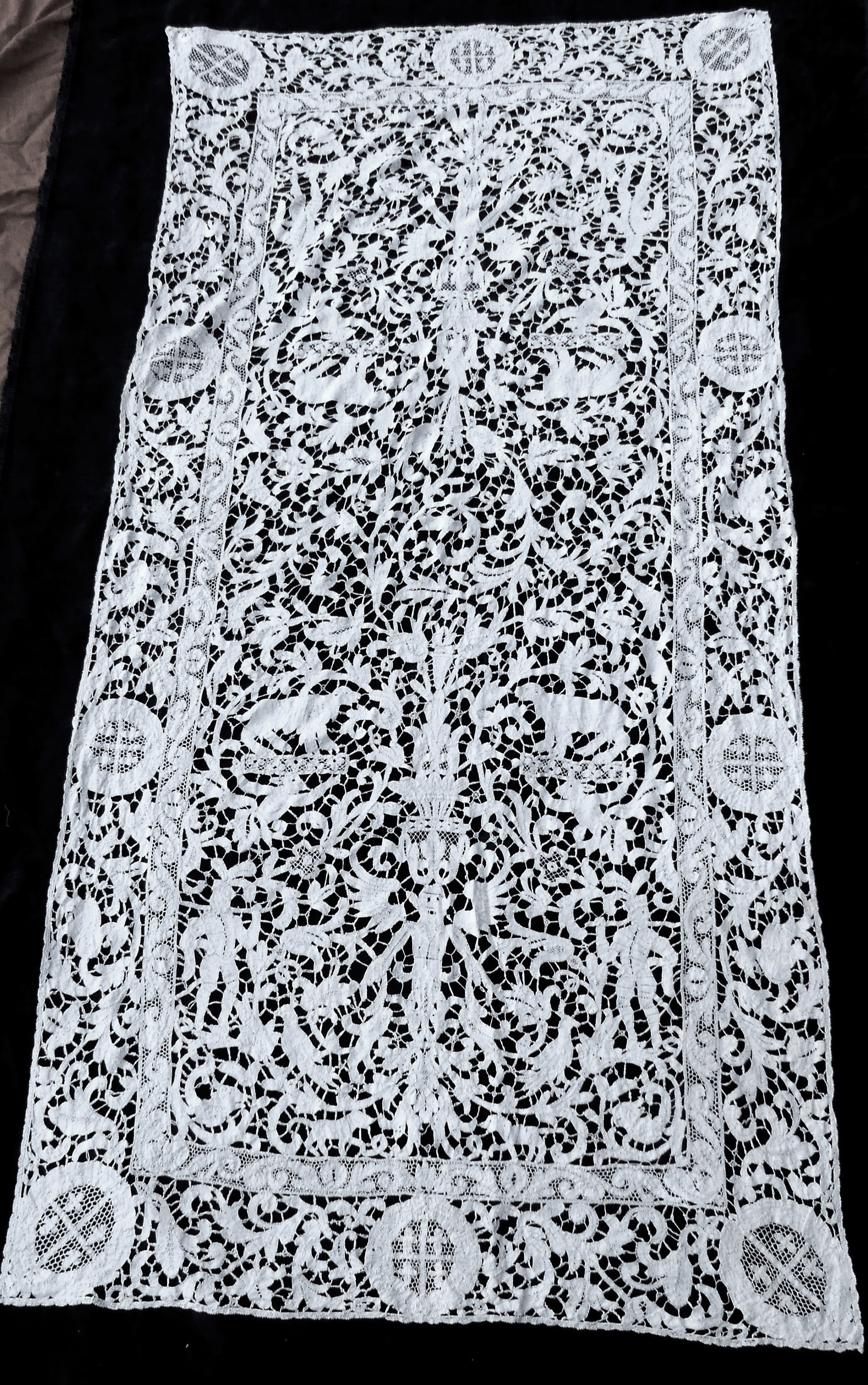 English Bedfordshire Bobbin Lace, Drawn Linen Table Cloth, Antique