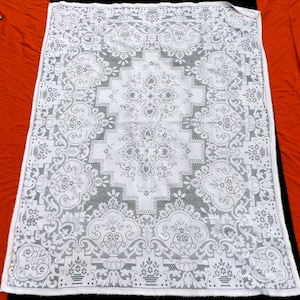 Vintage Quaker lace tablecloth
