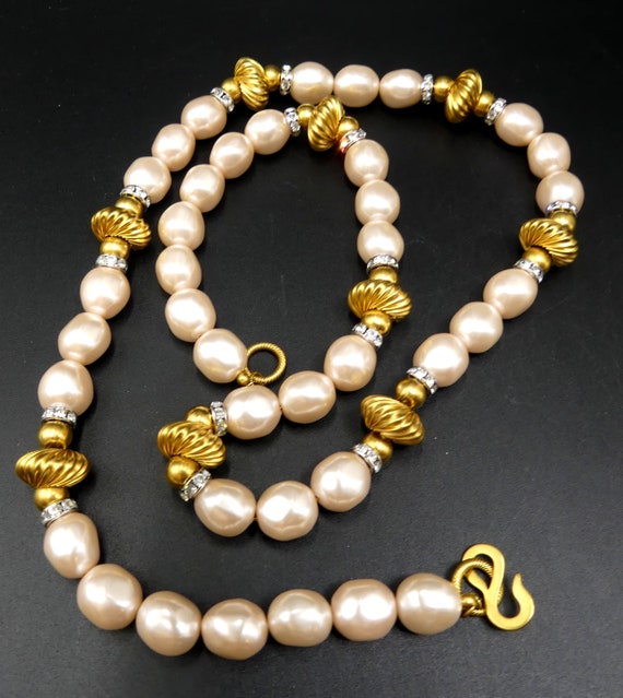 Vintage gold tone clasp beads & faux pale pink pe… - image 1