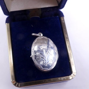 Vintage marked 925 sterling silver engraved picture oval locket pendant only