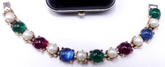 Vintage 50’s gold tone w faux pearl & green blue … - image 2