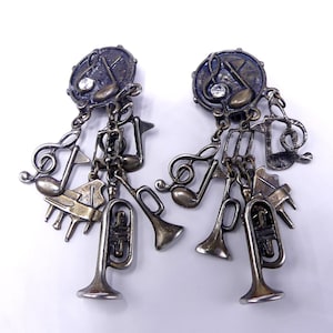 Vintage brass tone music motif dangling earrings male