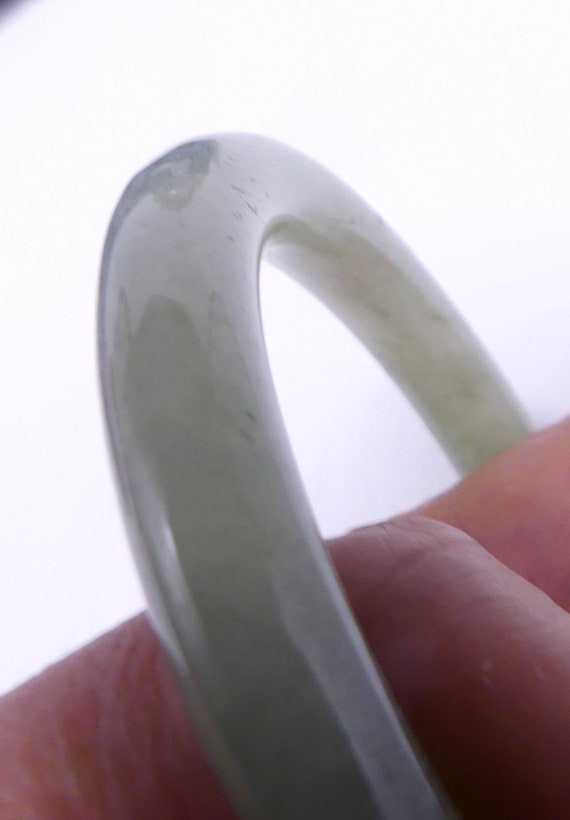 Vintage Chinese light green jade bangle - image 6