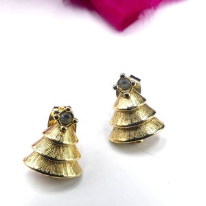 Vintage gold tone & clear rhinestone small Christmas tree stud earrings