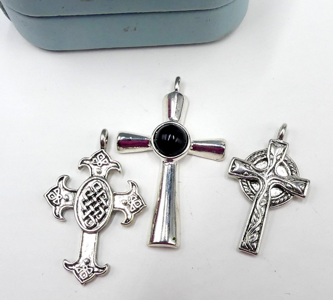 Pendentif Vintage Croix Des Trois Vertus En Argent Massif Avec Chaîne - Bon état
