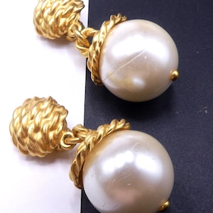 Vintage marked AK gold tone & faux pearl  clip drop earrings