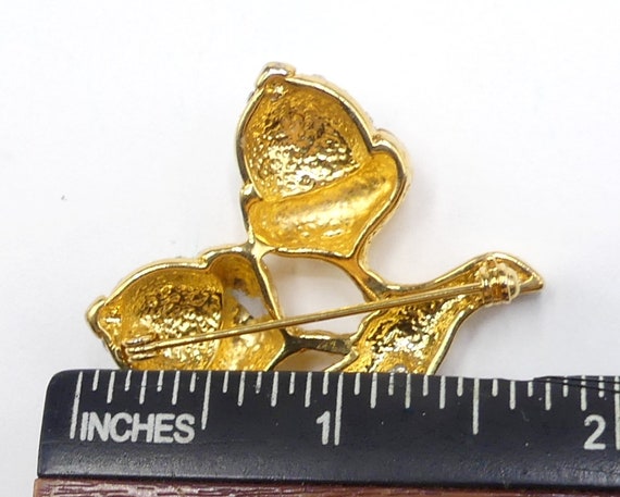 Vintage gold tone & rhinestone acorn pin brooch - image 5