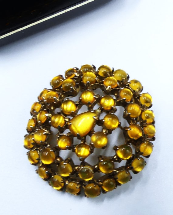 Vintage gold tone & yellow Lucite cabochon round … - image 1