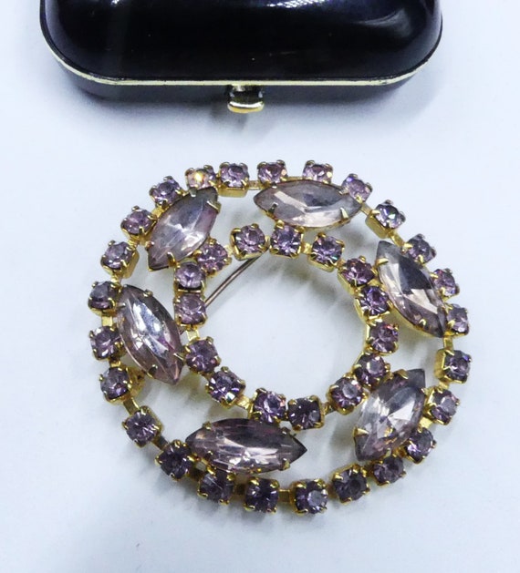 Vintage gold tone & light purple rhinestone round… - image 2