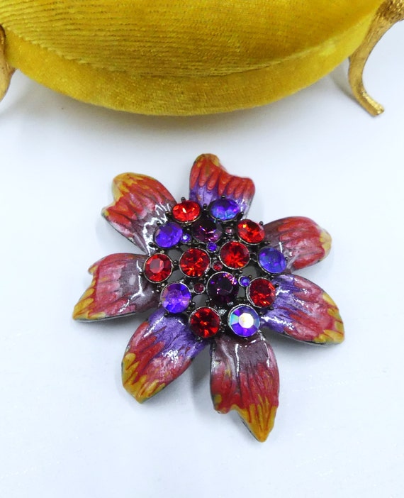 Broche Vintage En Métal Noir Avec Bouquet En Émail, Strass Et Perles - Multicolore (Rose) - Occasion Très Bon État