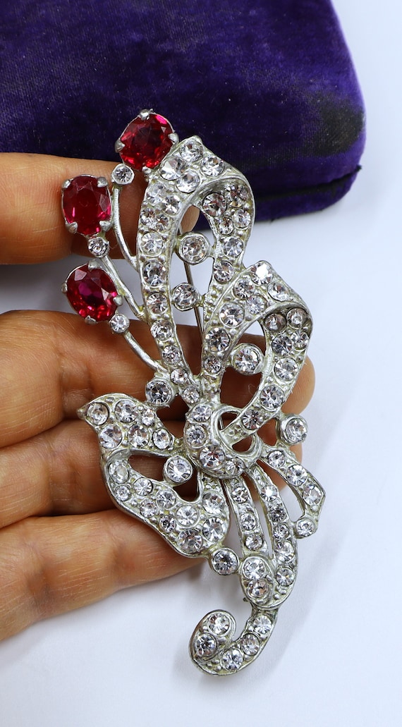 Singular Silver Rhinestone Vintage 40's large silver tone & clear rhinestone gla… - Gem