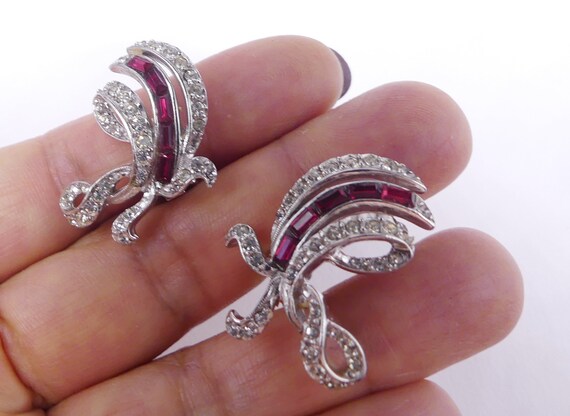 Vintage silver tone clear fuchsia rhinestone clip… - image 5