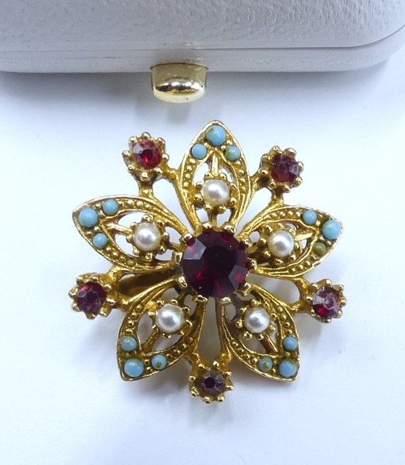 Vintage gold tone glass garnet & faux pearl turqu… - image 1