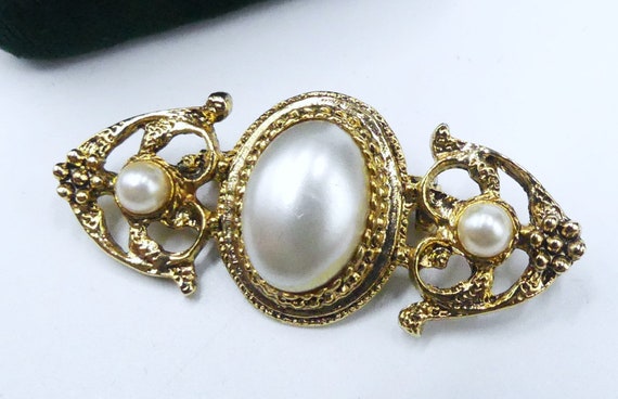 Vintage gold tone & faux pearl cabochon pin brooc… - image 4
