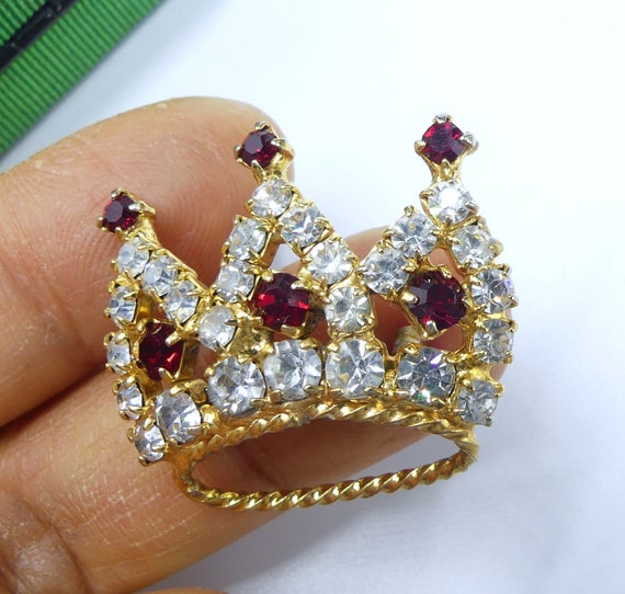 Vintage gold tone & clear red rhinestone crown pi… - image 2