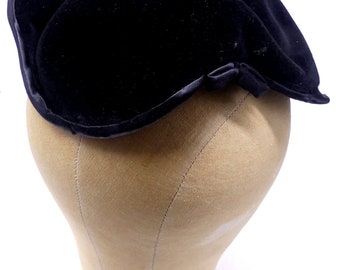 Vintage Czech 40's lady black velvet hat