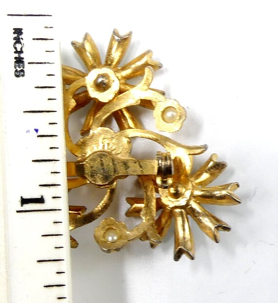 Broche Vintage En Métal Doré Texturé - Disque émail Marbré Et Perles Strass (occasion, Bijou Ancien)