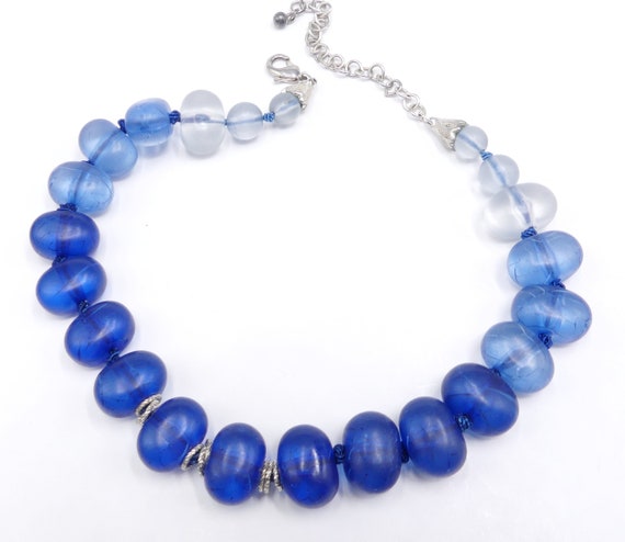 Vintage silver tone & blue Lucite beads necklace - image 4