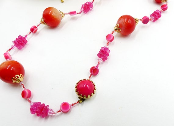 Pink plastic deals bead necklaces