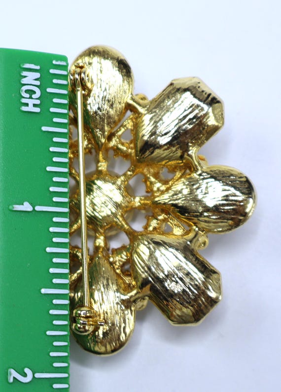 Vintage designer statement Gold-Tone lucite Flower Brooch Vintage Lucite Flower Pin In Retro Costume Pins & Brooches  main image 4