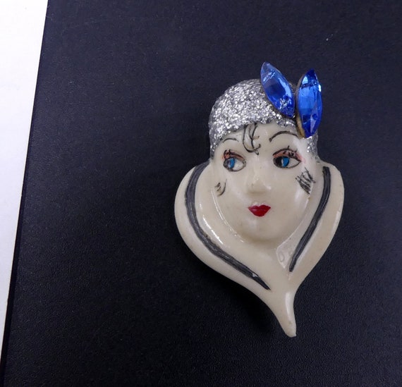 Brooch sale with face