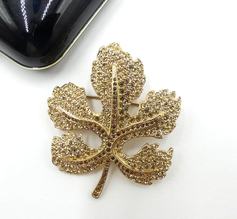 Vintage Carolee lee gold tone leaf w rhinestone brooch pendant