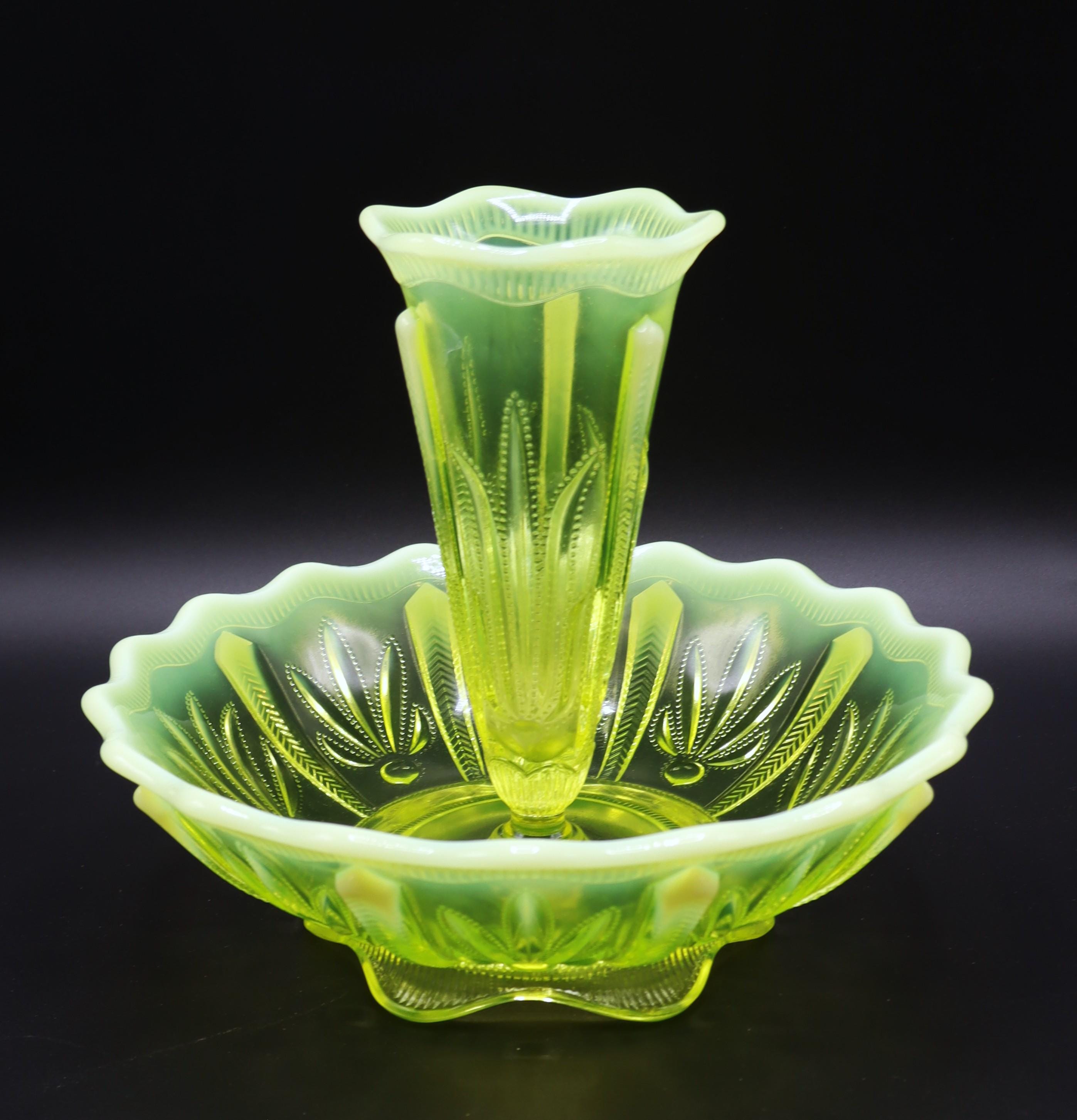 Vintage Fenton Art Glass One Horn Epergne Cactus Pattern - Etsy