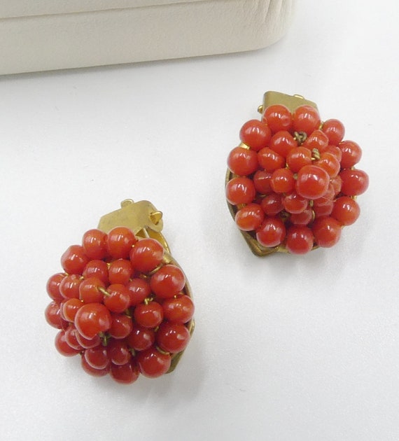 Vintage brass natural coral beads clip earrings - image 1
