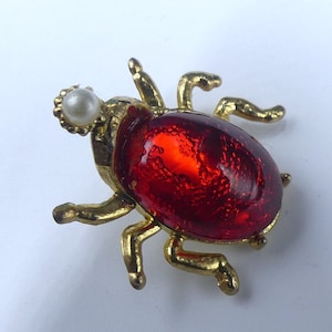 Vintage gold tone& red glass cabochon faux pearl bug stick pin