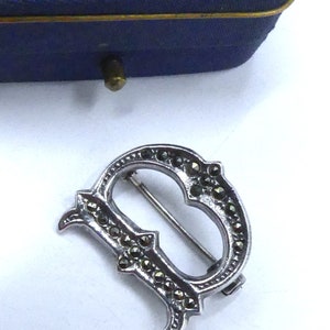 Broche vintage marcado com letra D em prata esterlina 925 marcassita