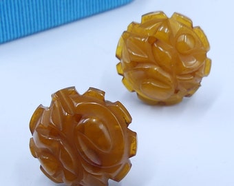 Vintage 40's brass tone & carved Bakelite flower screw back earrings