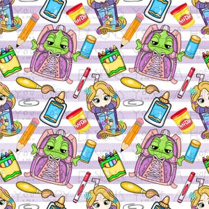 以下が含まれることがあります： 紫と白のストライプの背景に、学用品と漫画のキャラクターが繰り返されるパターン。デザインには、バックパック、鉛筆、絵筆、接着剤のボトル、Play-Doh、長い金髪の漫画の女の子が含まれています。