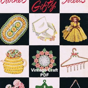 Puede incluir: Folleto de patrones de ganchillo vintage que presenta una variedad de diseños, que incluyen un encaje, un cubre-tetera, un vestido de muñeca, una percha y una cesta. La portada presenta el título "Gay and Gifty Ideas" y el texto "Star Book No. 80".