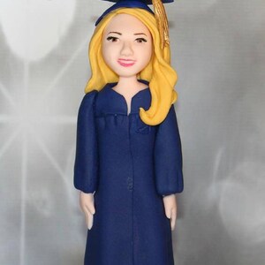 Custom likeness graduate fondant cake topper!
