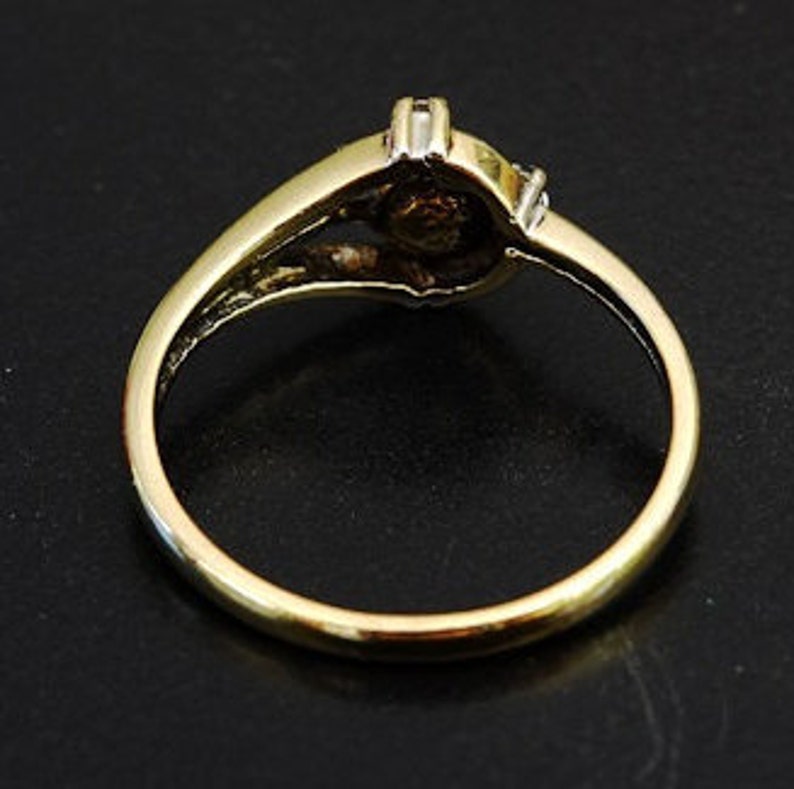 Modern Ladies Cultured Pearl and Diamond Vintage Engagement Ring in 9ct yellow Gold FREE POSTAGE