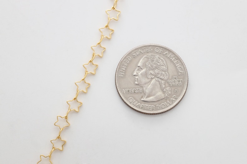 Op de afbeelding: Gouden sterketting, getoond naast een Amerikaanse kwart voor een vergelijking van de grootte.