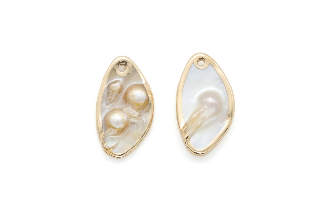 Motherofpearl Charm, V3G10, 1 Piece, 28x16mm, 1.7mm Hole, Gold