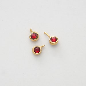 2 stuks, Geboorte Steen Charm, Nikkelvrij, K7GA-G, 4x3mm, 16K verguld messing, Granaat, Cubic zirconia, Little cubic charm, Open link