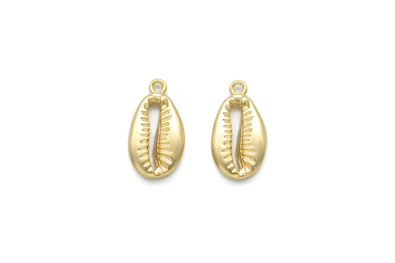 Matte gold plated brass N3-R3 Ocean Themed Cowrie Shell Pendant 2 pcs Inner 2mm link Sea Shell Charm 20x13mm Sea Inspired Pendant