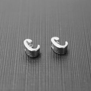 2 pieces, Markdown, Alphabet c, Nickel free, AC-R5, 5x4x3mm, Hole size 1.5x1.6mm, Cursive letter, Rhodium plated brass