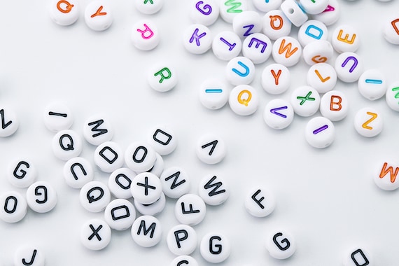 Acrylic letter beads (Round), Acrylic, Plastic letter charm, Unique charm, Random mixed letters 50g (approx. 370 pcs), [V7-VC1]
