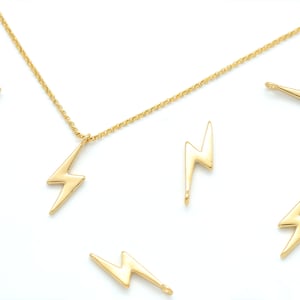 Lightning Pendant, Q7-G5, 2 pcs, 1 hole, 15x6mm, 16K gold plated brass, Nickel free, Necklace pendant, Jewelry charm