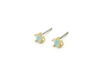 Tiny glass star stud earrings, Q10-R3, 2 pcs, 4.8mm excluding 0.9mm loop, Gold plated brass, Glass, Titanium post, Star earring, Minimalist