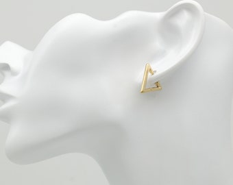 Dainty triangle hoop earrings, Q14-R4, 2 pcs, 17x15mm, 2mm thick, 16K gold plated brass, Nickel free, Earrings making, Triangle earrings