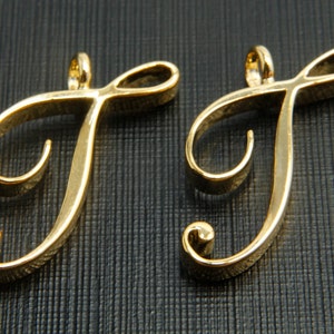 Alfabeto T com elo, sem níquel, AT-G8, 2 peças, 20 x 20 mm, 3 mm de espessura, letra maiúscula, latão banhado a ouro 16K, pingente / pingente de alfabeto