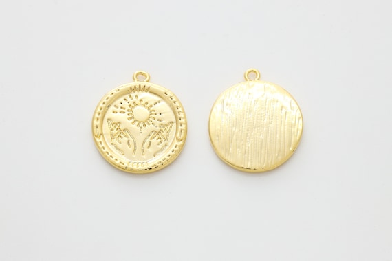 Sun hand pendant, Brass, Nickel free, Unique pendant, Coin charm, Round pendant, Jewelry making supplies, 1 piece, [Q16-G5]