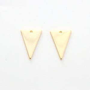 Flat Isosceles Triangle Charm L, Nickel Free, A18-G6, 2 pcs, 17x12mm, 1.1mm thick, 1mm hole, 16K gold plated brass, Jewelry Making Pendant image 1