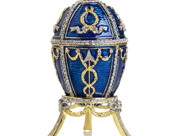Caja de baratijas de huevo Fabergé azul dorado con un elefante dorado dentro de una obra de arte única de Keren Kopal