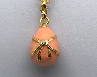 Collar con colgante de huevo esmaltado hecho a mano: estilo Fabergé, cristales de Swarovski