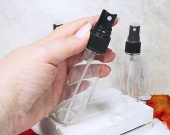 Bouteilles en plastique transparent de 2 oz, lot de 3 vaporisateurs avec bouchon vaporisateur noir ou blanc, vaporisateur de voyage ou vaporisateur de salle de bain